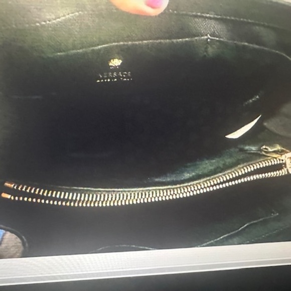Versace La Medusa Crossbody Soft Lamb Lthr Bag w/add'l Gold Handle- MSRP -$1950 - Picture 5 of 16